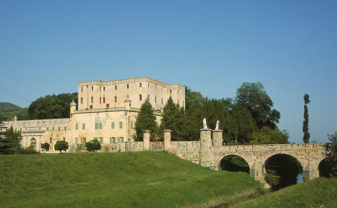 image of the castle of catajo