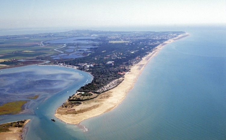 Immagine aerea della spiaggia di Bibione.