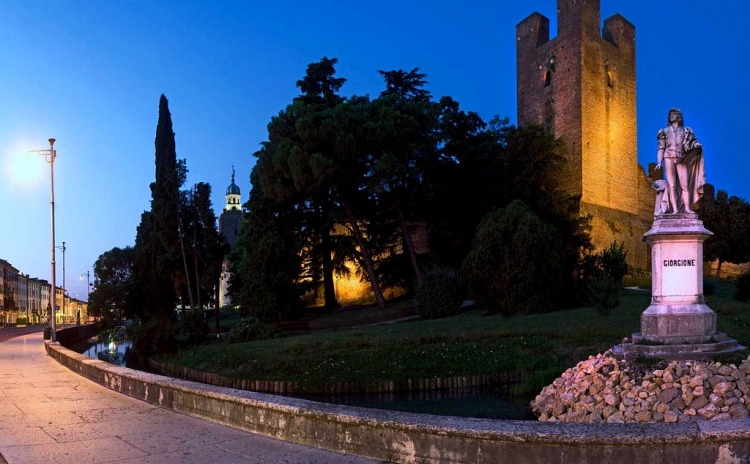 Statua dedicata al Giorgione di Castelfranco Veneto.