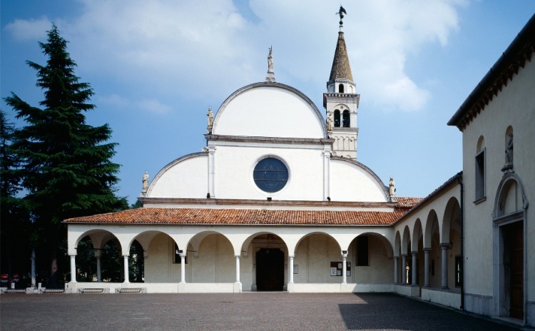 Foto della Basilica della Madonna dei Miracoli dichiarata Monumento Nazionale.