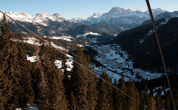 La cittadina di Falcade vista dagli impianti di risalita.