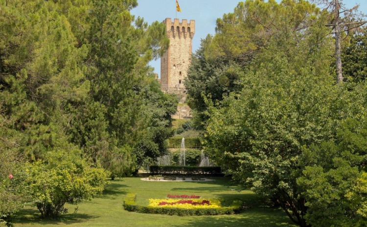 Foto del Castello Carrarese e dei giardini pubblici di Este.