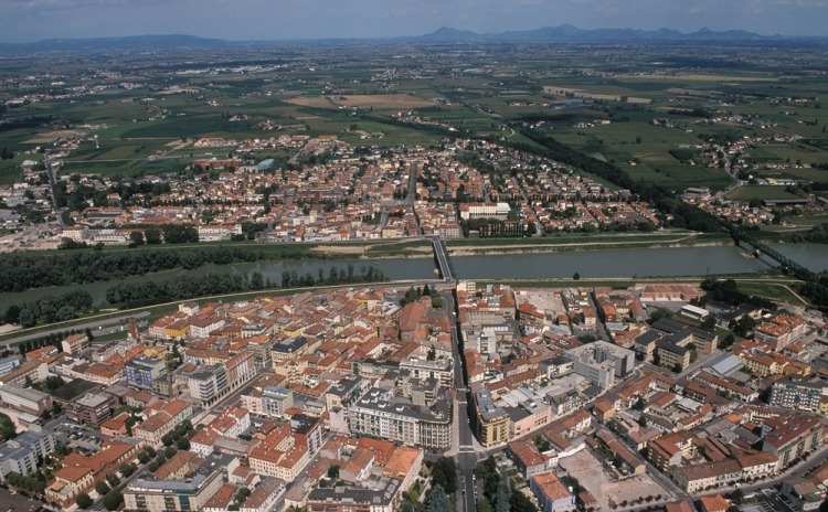 Vista aerea del centro storico di Legnago.
