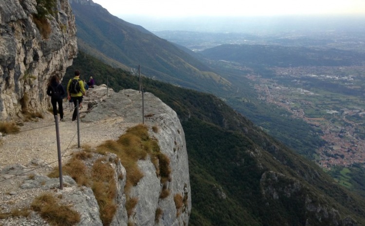 Panorama sulla Valdastico dal Monte Cengio.