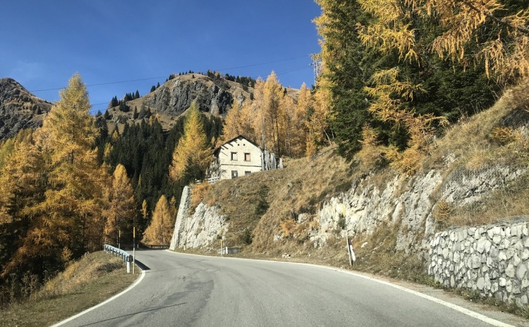 Colori autunnali sulla strada per Passo Giau.